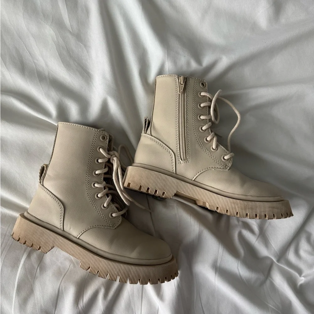 Zara Girls Beige Boots 11.5 Combat Shoes Fall Lace Up Side Zipper